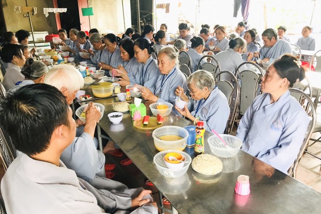 The 12th retreat “Practice as the Buddha's Teachings” at Dong Cao Pagoda